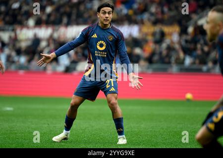 Rom, Italien. Dezember 2024. Paulo Dybala von AS Roma Gesten während des Fußballspiels der Serie A zwischen AS Roma und Parma Calcio 1913 im Olimpico-Stadion in Rom (Italien), 22. Dezember 2024. Quelle: Insidefoto di andrea staccioli/Alamy Live News Stockfoto