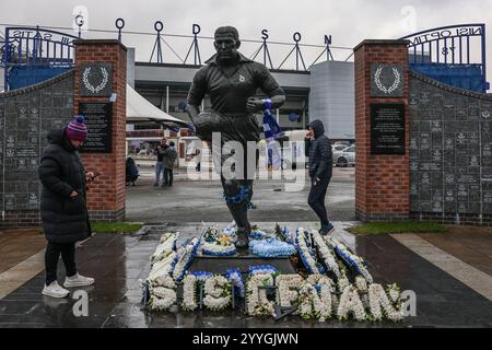 Liverpool, Großbritannien. Dezember 2024. William Dean Statue vor dem Stadion während des Premier League-Spiels Everton gegen Chelsea im Goodison Park, Liverpool, Vereinigtes Königreich, 22. Dezember 2024 (Foto: Mark Cosgrove/News Images) in Liverpool, Vereinigtes Königreich am 22. Dezember 2024. (Foto: Mark Cosgrove/News Images/SIPA USA) Credit: SIPA USA/Alamy Live News Stockfoto