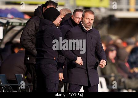 Roterdam, Niederlande. Dezember 2024. ROTTERDAM, 21-12-2024, Stadion Het Kasteel, Saison 2024/2025, niederländischer Eredivisie Football zwischen Sparta Rotterdam und Ajax, Ajax Trainer Francesco Farioli und Sparta Rotterdam Trainer Maurice Steijn Credit: Pro Shots/Alamy Live News Stockfoto