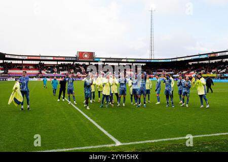 Roterdam, Niederlande. Dezember 2024. ROTTERDAM, 21-12-2024, Stadion Het Kasteel, Saison 2024/2025, niederländischer Eredivisie Football zwischen Sparta Rotterdam und Ajax, Spieler von Ajax feiern den Sieg Credit: Pro Shots/Alamy Live News Stockfoto