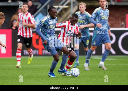 Roterdam, Niederlande. Dezember 2024. ROTTERDAM, 21-12-2024, Stadion Het Kasteel, Saison 2024/2025, niederländischer Eredivisie Football zwischen Sparta Rotterdam und Ajax, Ajax Spieler Bertrand Traoré und Sparta Rotterdam Spieler Joshua Kitolano Credit: Pro Shots/Alamy Live News Stockfoto