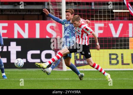 ROTTERDAM, 21-12-2024, Stadion Het Kasteel , Saison 2024 / 2025 , niederländischer Eredivisie Fußball zwischen Sparta Rotterdam und Ajax , Ajax Spieler Daniele Rugani und Sparta Rotterdam Spieler Tobias Lauritsen Stockfoto