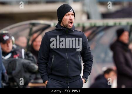 ROTTERDAM, 21-12-2024, Stadion Het Kasteel , Saison 2024 / 2025 , niederländischer Eredivisie Fußball zwischen Sparta Rotterdam und Ajax , Ajax Trainer Francesco Farioli Stockfoto