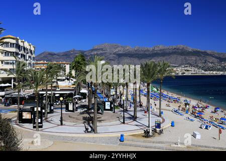 Sommerblick über den Strand in Albir Stadt, Costa Blanca, Spanien, Europa Stockfoto