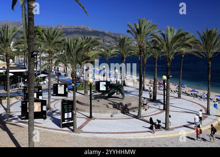 Sommerblick über den Strand in Albir Stadt, Costa Blanca, Spanien, Europa Stockfoto