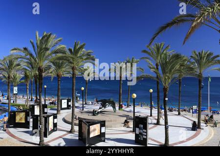 Sommerblick über die Promenade Las Estrellas in Albir, Costa Blanca, Spanien, Europa Stockfoto