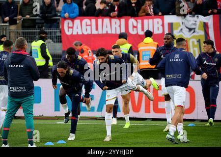 Vor dem Spiel Cagliari-Spieler während des Fußballspiels der Serie A zwischen Venezia und Cagliari im Pier Luigi Penzo Stadium, Nord-Est Italien, am Sonntag, den 22. Dezember 2024. Sport - Fußball (Foto: Paola Garbuio/Lapresse) Stockfoto