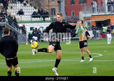 Vor dem Spiel Venezia Spieler während des Fußballspiels der Serie A zwischen Venezia und Cagliari im Pier Luigi Penzo Stadium, Nord-Est Italien, am Sonntag, den 22. Dezember 2024. Sport - Fußball (Foto: Paola Garbuio/Lapresse) Stockfoto