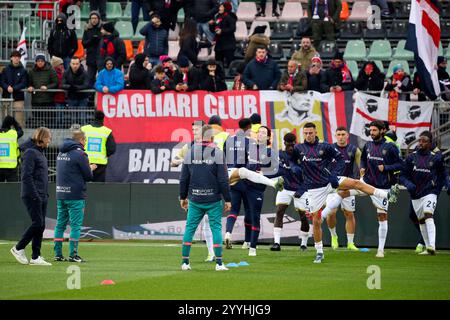 Vor dem Spiel Cagliari-Spieler während des Fußballspiels der Serie A zwischen Venezia und Cagliari im Pier Luigi Penzo Stadium, Nord-Est Italien, am Sonntag, den 22. Dezember 2024. Sport - Fußball (Foto: Paola Garbuio/Lapresse) Stockfoto