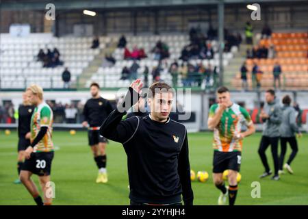 Vor dem Spiel Venezia Spieler während des Fußballspiels der Serie A zwischen Venezia und Cagliari im Pier Luigi Penzo Stadium, Nord-Est Italien, am Sonntag, den 22. Dezember 2024. Sport - Fußball (Foto: Paola Garbuio/Lapresse) Stockfoto