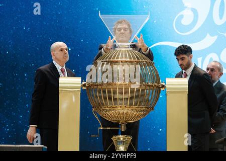 Ein Moment nach der außergewöhnlichen Verlosung der Weihnachtslotterie „El Gordo“ im Teatro Real am 22. Dezember 2024 in Madrid, Spanien. Stockfoto