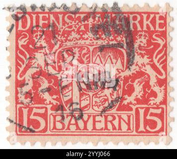 BAYERN — 01. August 1916: 15 Pfennig rot auf Buff Amtsmarke mit Bayerns Staatswappen und Ornament. Bayern war ein Königreich im Süden Deutschlands mit der Hauptstadt München, Mitglied des Deutschen Bundes und wurde 1870 Teil des Deutschen Reiches. Nach dem Ersten Weltkrieg erklärte sie sich zur republik. Am 31. März 1920 verlor sie ihre Postautonomie Stockfoto