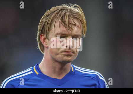 Leicester, Großbritannien. Dezember 2024. Victor Kristiansen von Leicester City während des Premier League-Spiels Leicester City gegen Wolverhampton Wanderers im King Power Stadium, Leicester, Vereinigtes Königreich, 22. Dezember 2024 (Foto: Alfie Cosgrove/News Images) in Leicester, Vereinigtes Königreich am 22. Dezember 2024. (Foto: Alfie Cosgrove/News Images/SIPA USA) Credit: SIPA USA/Alamy Live News Stockfoto