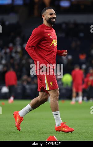 London, Großbritannien. Dezember 2024. Mohamed Salah aus Liverpool kämpft vor dem Spiel der Premier League im Tottenham Hotspur Stadium in London. Der Bildnachweis sollte lauten: Paul Terry/Sportimage Credit: Sportimage Ltd/Alamy Live News Stockfoto