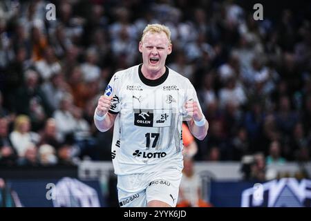 Kiel GER, THW Kiel vs. SG BBM Bietigheim, Handball, Bundesliga, Spieltag, 16, Saison 2024/2025, 22.12.2024 Torjubel Patrick Wiencek THW Kiel, 17 GER, THW Kiel vs. SG BBM Bietigheim, Handball, Bundesliga, Spieltag, 16, Saison 2024/2025, 22.12.2024 *** Kiel GER, THW Kiel vs SG BBM Bietigheim, Handball, Bundesliga, Spieltag, 16, Saison 2024 2025, 22 12 2024 Torfeier Patrick Wiencek THW Kiel, 17 GER, THW Kiel vs SG BBM Bietigheim, Handball, Bundesliga, Spieltag, 16, Saison 2024 2025, 22 12 2024 Copyright: xEibner-Pressefoto/MarcelxvonxFehrnx EP MFN Stockfoto