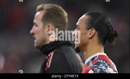 Leroy Sane FC Bayern München FCB (10) Harry Kane FC Bayern München FCB (09) warm-up Training Portrait Allianz Arena, München, Bayern, Deutschland, Europa Stockfoto