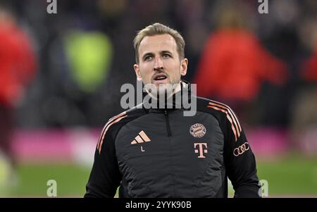 Harry Kane FC Bayern München FCB (09) warm-up Training Portrait Allianz Arena, München, Bayern, Deutschland, Europa Stockfoto