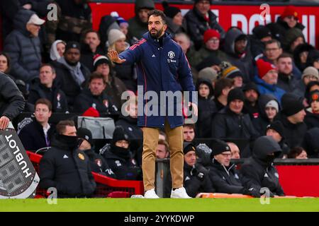 Manchester, Großbritannien. Dezember 2024. Manchester United Trainer Ruben Amorim während des Spiels Manchester United FC gegen AFC Bournemouth English Premier League in Old Trafford, Manchester, England, Großbritannien am 22. Dezember 2024 Credit: Every Second Media/Alamy Live News Stockfoto