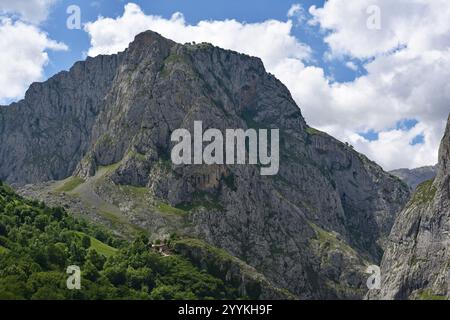 Bulnes, ein kleiner Vilage im Picos de Europa, Spanien Stockfoto