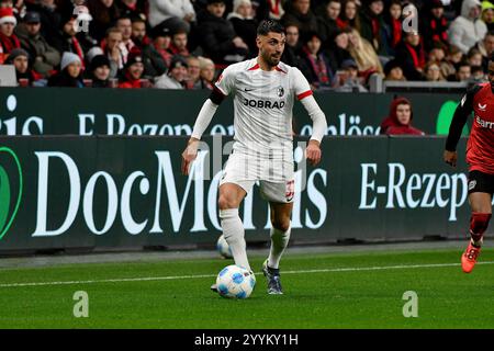 Leverkusen, Deutschland. Dezember 2024. Fussball; Spieltag 15; 1. Bundesliga; Saison 2024/2025; Bayer Leverkusen gegen SC Freiburg am 21.12.2024 in Leverkusen. UBz: 32 Vincenzo Grifo, SC Freiburg. Quelle: dpa/Alamy Live News Stockfoto