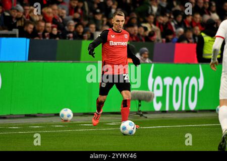 Leverkusen, Deutschland. Dezember 2024. Fussball; Spieltag 15; 1. Bundesliga; Saison 2024/2025; Bayer Leverkusen gegen SC Freiburg am 21.12.2024 in Leverkusen. UBz: 20 Alejandro Grimaldo, Bayer Leverkusen. Quelle: dpa/Alamy Live News Stockfoto