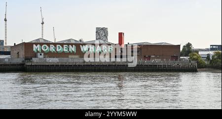 Morden Wharf, in der Nähe von Greenwich an der Themse London. Die ersten U-Boot-Kabel, die hier hergestellt wurden, werden bald neue Wohngebiete sein Stockfoto