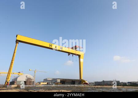 Bild der zwei Schiffbau-Portalkrane in der Harland und Wolff Werft auf Queen's Island, Belfast, Nordirland. Harland und Wolff Stockfoto