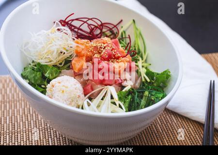 Ein Blick auf eine Poke-Schüssel. Stockfoto