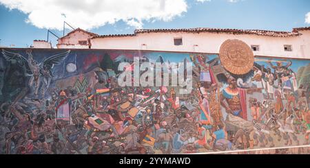 Lebendiges Wandbild mit Geschichte, Mythologie und kulturellen Elementen der inka in cusco, peru Stockfoto