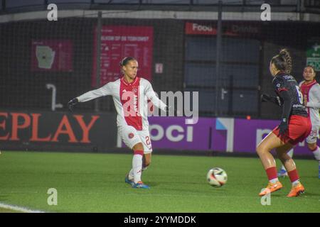 Amsterdam, Niederlande. Dezember 2024. De Toekomst, 22. Dezember 2024 Quinty Sabajo (22 Ajax) während des Azerion Vrouwen Eredivisie Spiels zwischen Ajax und Excelsior Rotterdam vrouwen in de Toekomst, Niederlande. (Arne van der Ben/SPP) Credit: SPP Sport Press Photo. /Alamy Live News Stockfoto