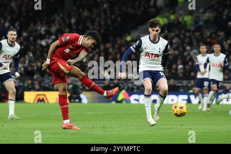 London, Großbritannien. Dezember 2024. Luis Diaz von Liverpool erzielte 6-3 Punkte während des Premier League-Spiels im Tottenham Hotspur Stadium in London. Der Bildnachweis sollte lauten: Paul Terry/Sportimage Credit: Sportimage Ltd/Alamy Live News Stockfoto