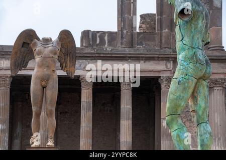 2016. Werke von Igor Mitoraj in Pompeji während der ihm gewidmeten Ausstellung. Neapel, Italien Stockfoto