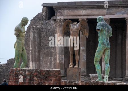 2016. Werke von Igor Mitoraj in Pompeji während der ihm gewidmeten Ausstellung. Neapel, Italien Stockfoto