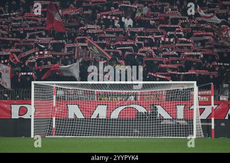 AC Monza Fans während des italienischen Fußballspiels der Serie A zwischen AC Monza und Juventus FC am 22. Dezember 2025 im U-Power Stadion in Monza, Italien Stockfoto