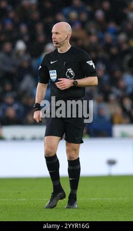 King Power Stadium, Leicester, Großbritannien. Dezember 2024. Premier League Football, Leicester City gegen Wolverhampton Wanderers; Schiedsrichter Antony Taylor Credit: Action Plus Sports/Alamy Live News Stockfoto