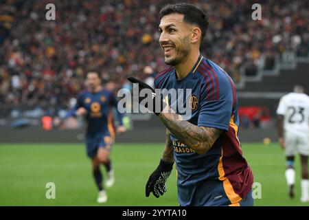 22. Dezember 2024, Olimpico Stadium, Rom, Italien; Serie A Enilive Football Match; Roma gegen Parma; Leandro Paredes von AS Roma Stockfoto