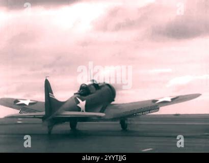 Douglas SBD-3 Dauntless von VB-6 startete von der USS Enterprise (CV-6) im Mai 1942 (76520). Stockfoto