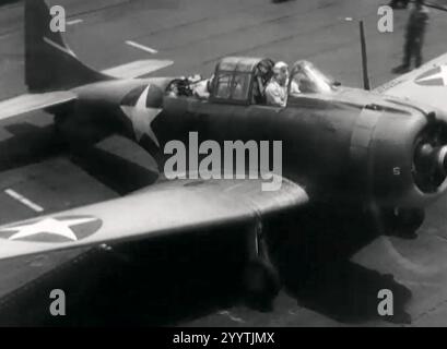 Douglas SBD-3 Dauntless of VS-6 startete von der USS Enterprise (CV-6), Mai 1942 (76520). Stockfoto