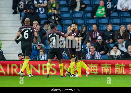 Sergio Aguero von Manchester City feiert nach einem Treffer während des Premier League-Spiels zwischen West Bromwich Albion und Manchester City in den Hawthorns, West Bromwich am Samstag, den 29. Oktober 2016. (Foto: MI News) Stockfoto