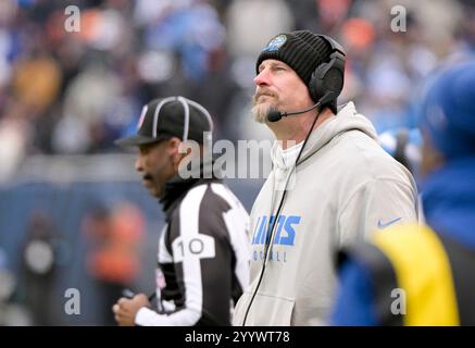 Chicago, Usa. Dezember 2024. Dan Campbell, Cheftrainer der Detroit Lions, während eines Spiels gegen die Chicago Bears im Soldier Field in Chicago am Sonntag, den 22. Dezember 2024. Löwen besiegten die Bären 34-17. Foto: Mark Black/UPI Credit: UPI/Alamy Live News Stockfoto