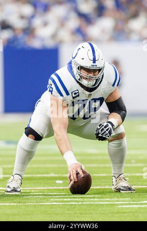 Indianapolis, Indiana, USA. Dezember 2024. Ryan Kelly (78) im Lucas Oil Stadium in Indianapolis, Indiana, während der NFL-Action gegen die Tennessee Titans. John Mersits/CSM/Alamy Live News Stockfoto