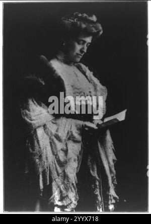 Edith Wharton Porträt in Dreiviertellänge. Stockfoto