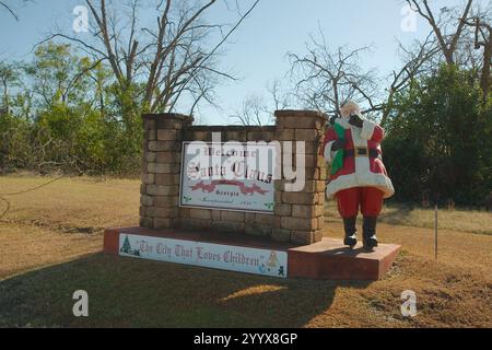 Nur redaktionelle Verwendung Weitsicht 19. Dezember 2024.Santa Claus, GA, USA Toombs County. Schilder an einem sonnigen Tag. Fröhliche kleine Stadt zwischen Savannah und Macon Stockfoto