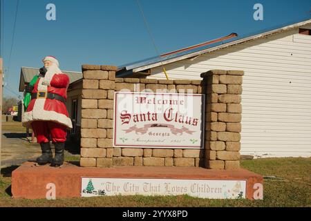 Nur redaktionelle Verwendung Weitsicht 19. Dezember 2024.Santa Claus, GA, USA Toombs County. Schilder an einem sonnigen Tag. Fröhliche kleine Stadt zwischen Savannah und Macon Stockfoto