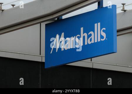 Toronto, ON, Kanada - 3. April 2024: Blick auf den Sign of Marshalls Store in Toronto. Stockfoto