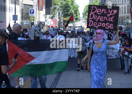 Melbourne, Australien. Dezember 2024. Hunderte von Menschen protestieren in Melbourne gegen den Völkermord in Palästina und die Mittäterschaft der australischen Regierung in Solidarität mit den Palästinensern. Free Palestine Melbourne lehnt neue Anti-Protest-Gesetze und den Justice Legislation Amendment der viktorianischen Regierung (Anti-Folification and Social Cohesion Bill 2024) ab, um demokratische und bürgerliche Rechte zu verletzen. (Foto: Rana Sajid Hussain/Pacific Press) Credit: Pacific Press Media Production Corp./Alamy Live News Stockfoto