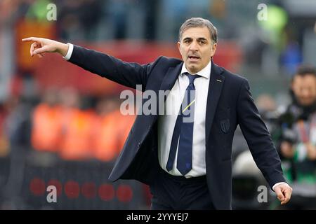 Parmas Trainer Fabio Pecchia reagiert während des Fußballspiels der Serie A ALS Roma - Parma Calcio Stadio Olimpico am 22. Dezember 2024 in Rom Stockfoto