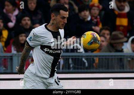 Rom, Latium, Italien. Dezember 2024. Parmas Emanuele Valeri während des Fußballspiels der Serie A AS Roma - Parma Calcio Stadio Olimpico am 22. Dezember 2024 in Rom, Italien (Foto: © Ciro de Luca/ZUMA Press Wire) NUR ZUR REDAKTIONELLEN VERWENDUNG! Nicht für kommerzielle ZWECKE! Stockfoto