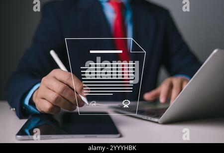 Konzept der elektronischen Signatur, Geschäftsmann unterzeichnet elektronische Dokumente auf digitalen Dokumenten, papierloses Büro, zukünftige Geschäftsverträge. Stockfoto