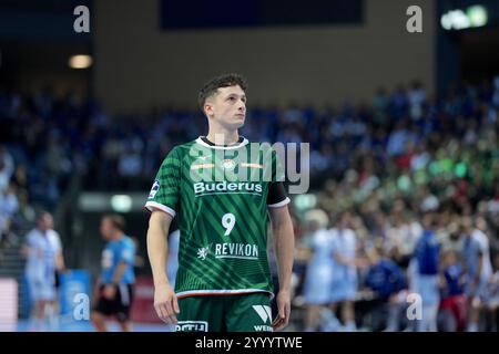 Wetzlar, Deutschland. Dezember 2024. Wetzlar, 22. Dezember 2024: OLE Klimpke ( 9 Wetzlar) während des DAIKIN Handball-Bundesliga-Spiels zwischen HSG Wetzlar und VfL Gummersbach in der Buderus-Arena in Wetzlar. (Julia Kneissl/SPP) Credit: SPP Sport Press Photo. /Alamy Live News Stockfoto